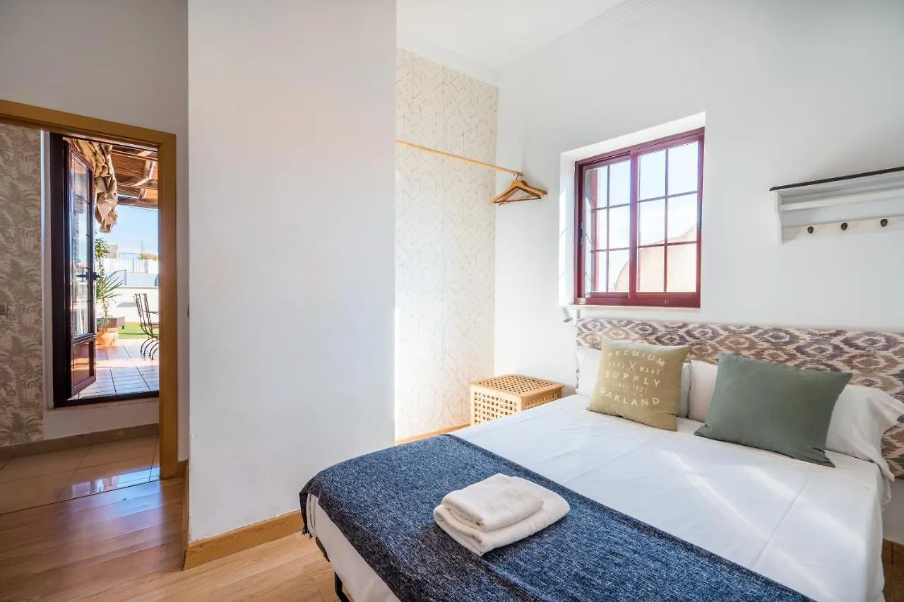 Homeyseville-Amazing Penthouse Giralda Views 8 Pax, Parking Optional Seville