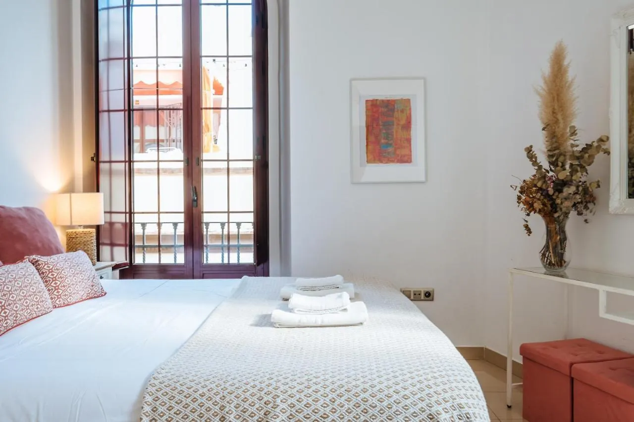 Homeyseville-Amazing Penthouse Giralda Views 8 Pax, Parking Optional 0*, Seville