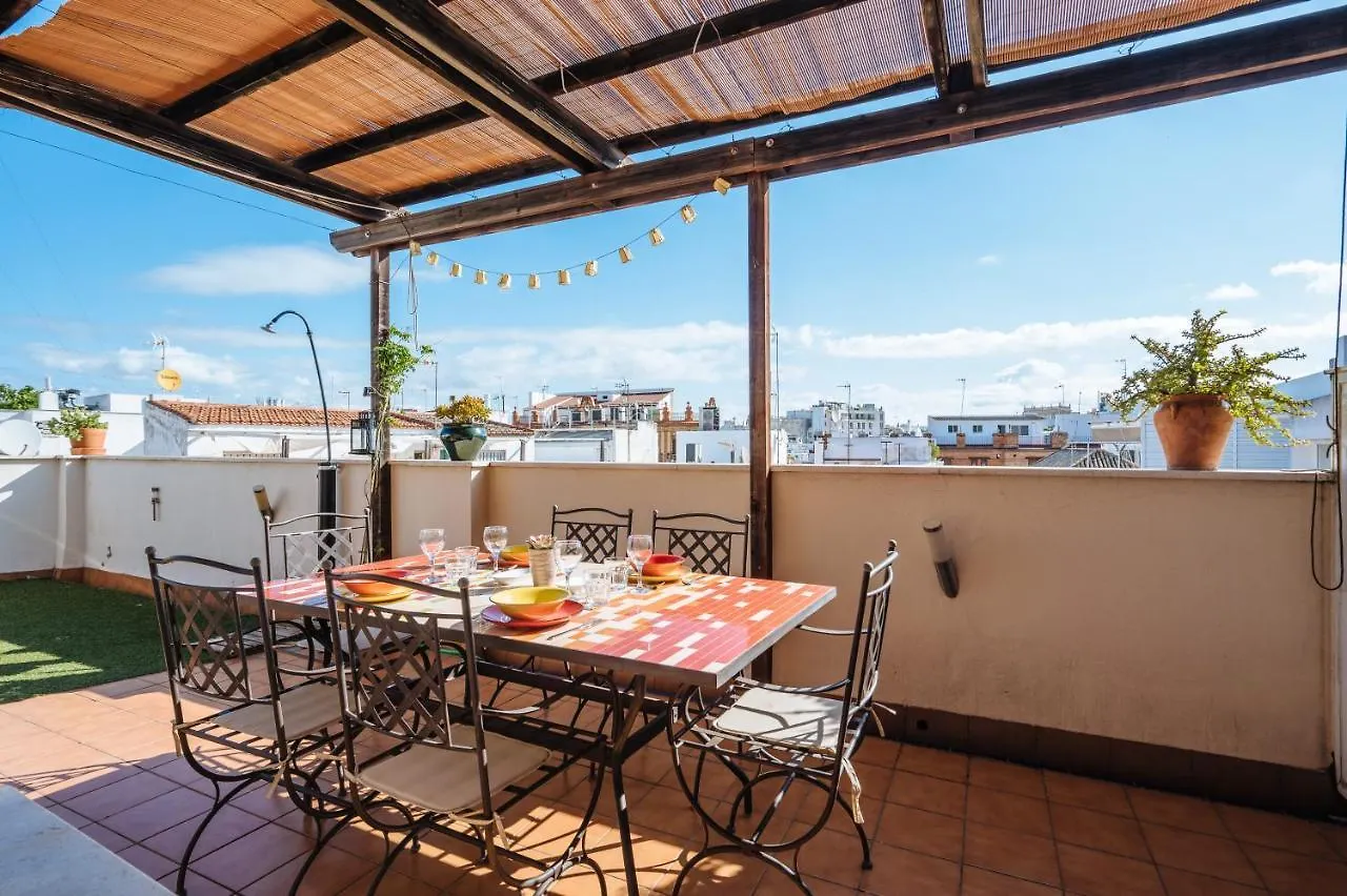 Homeyseville-Amazing Penthouse Giralda Views 8 Pax, Parking Optional סביליה